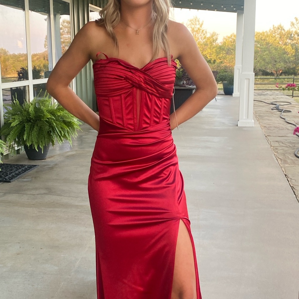 Elegant Red Strapless Dress
